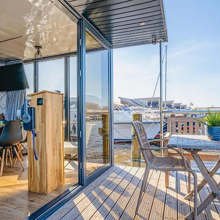 Fuut Campi Botel Uitgeest