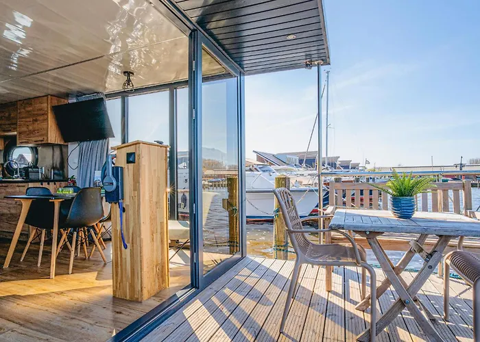 Fuut Campi Botel Uitgeest